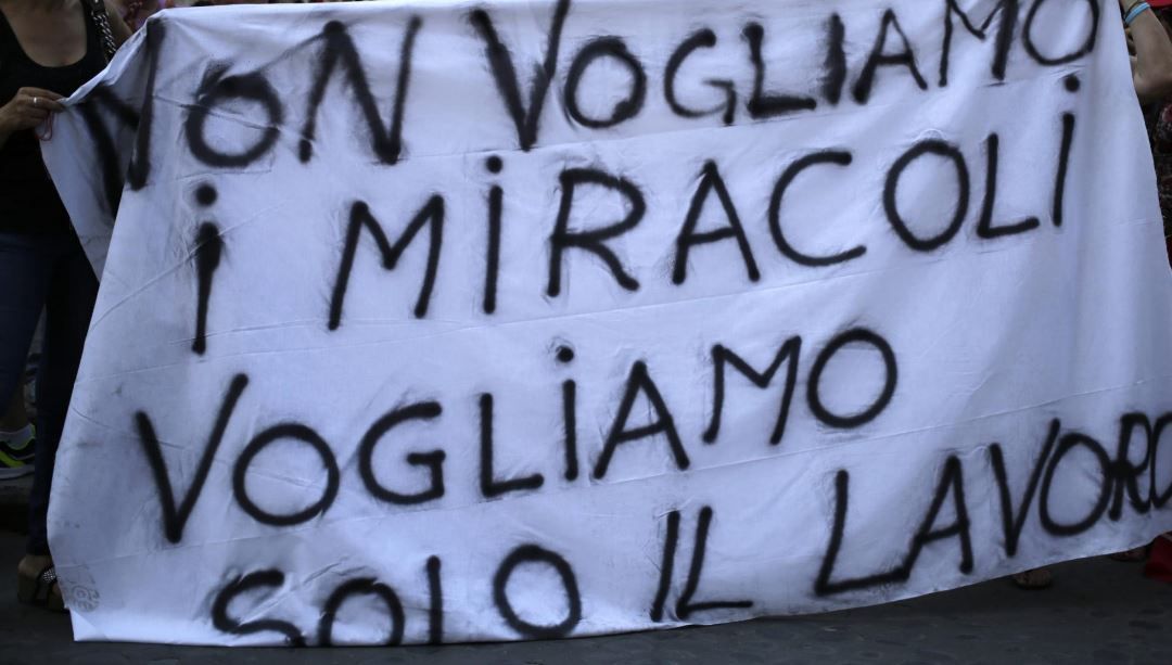 L’eterna attesa dei precari calabresi. «Futuro incerto per oltre 1000 famiglie»