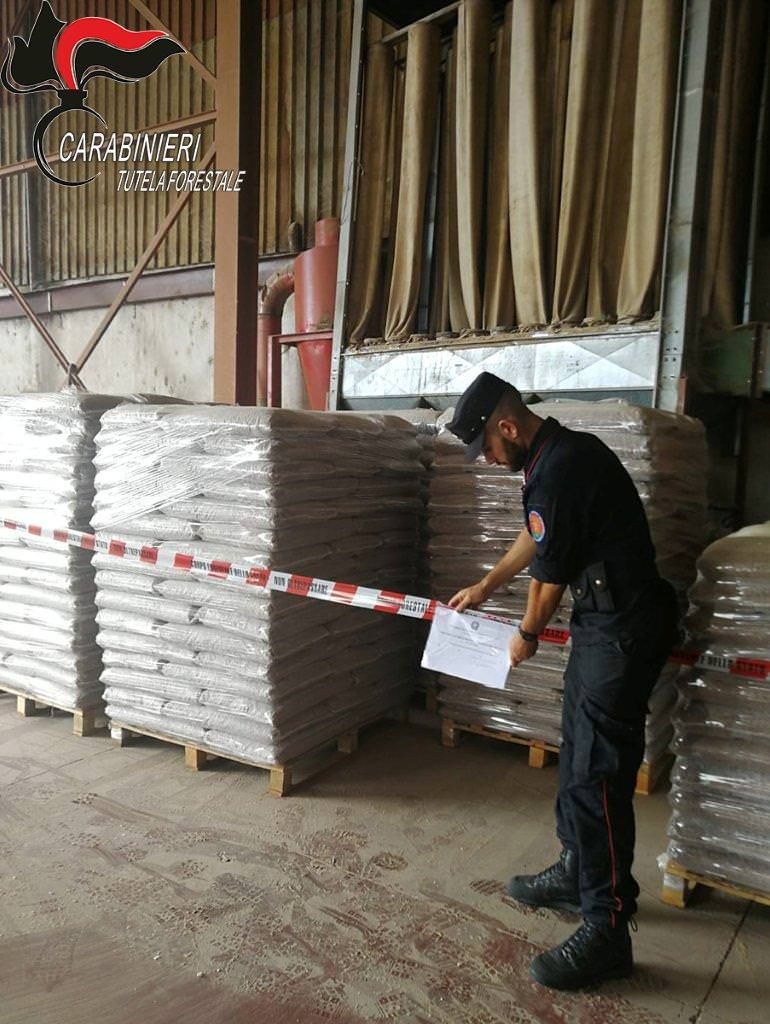 Produceva illegalmente pellet nel Cosentino, sequestrata azienda