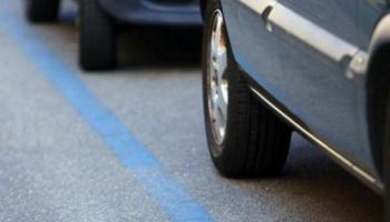 Cosenza, strisce blu gratis per i veicoli elettrici fino al 2026