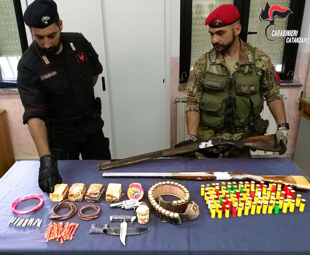 Chiaravalle, i carabinieri arrestano un "bombarolo"