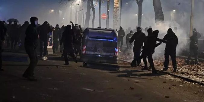 Bombe carta e roghi, a Torino guerriglia per Askatasuna