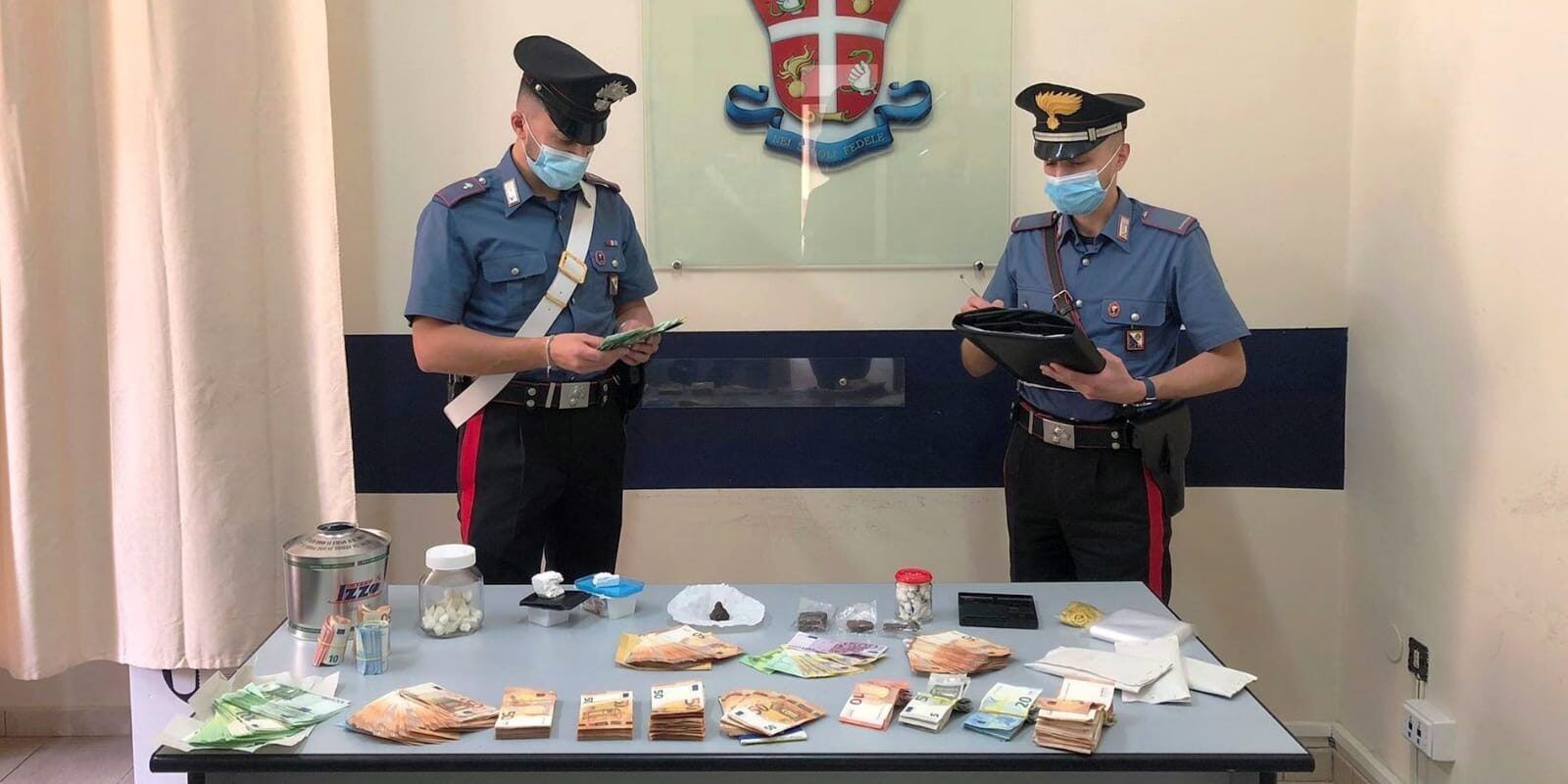 Acri, arrestato insegnante: teneva in casa droga e 60mila euro in contanti