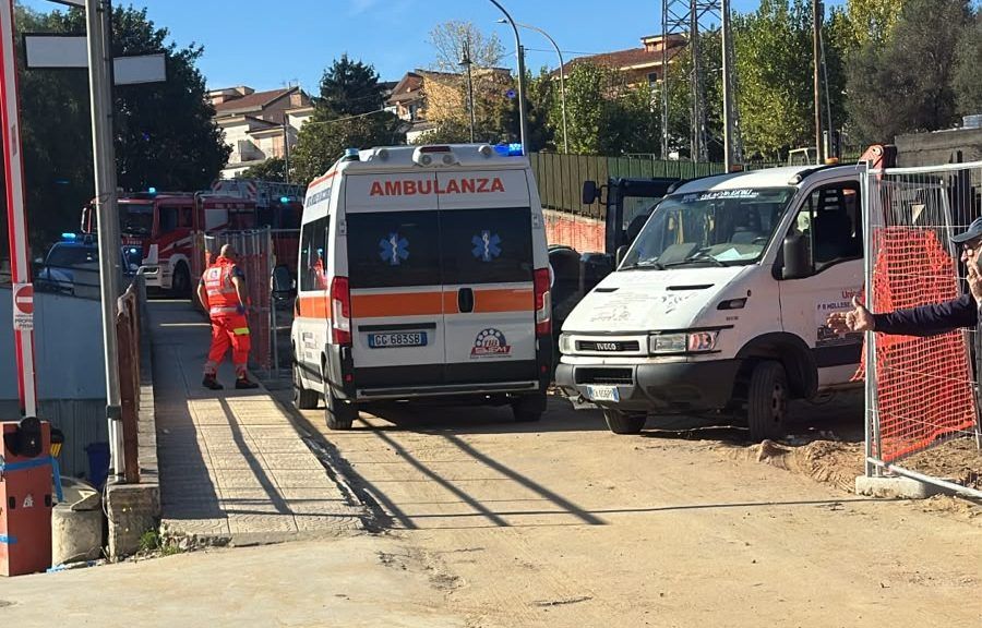Incendio a Vibo Valentia nei pressi del Liceo scientifico, intervengono i Vigili del Fuoco – FOTO