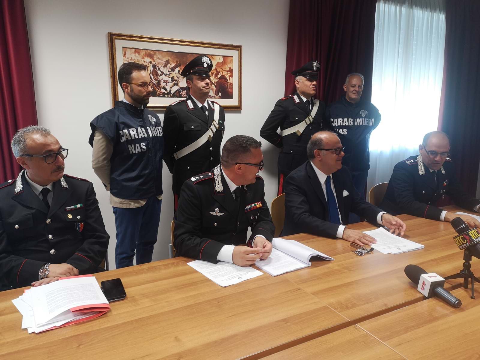 Lamezia, arrestati i "pusher" dei farmaci: giro d'affari favoloso con viagra e doping