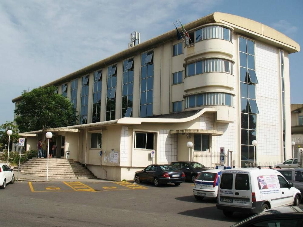 Senza stipendio, i dipendenti occupano la Provincia di Vibo