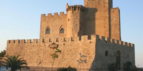Il Castello di Roseto Capo Spulico in vendita a 30 milioni di euro