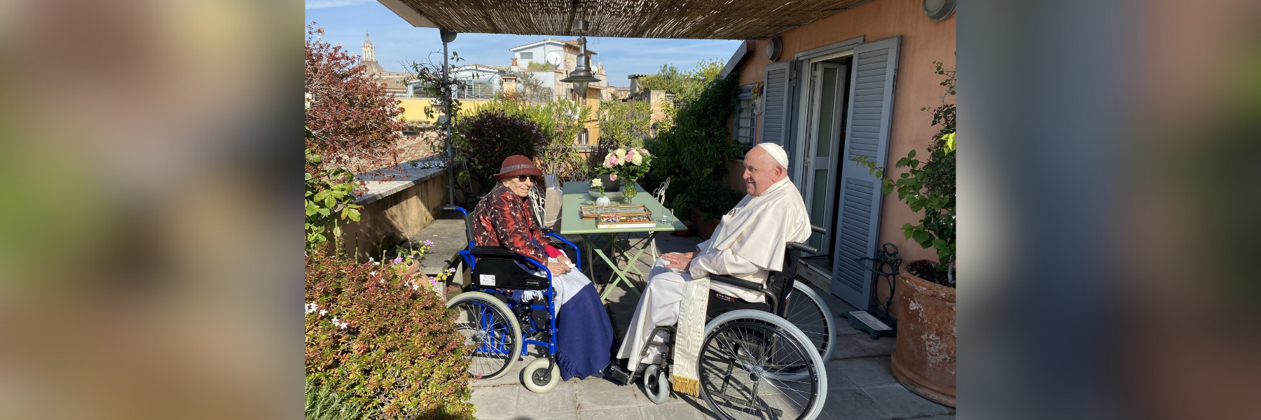 Il Papa fa visita a sorpresa a Emma Bonino