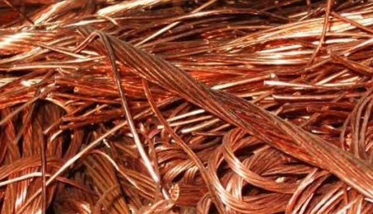 Tentano di rubare sette quintali di rame, arrestati