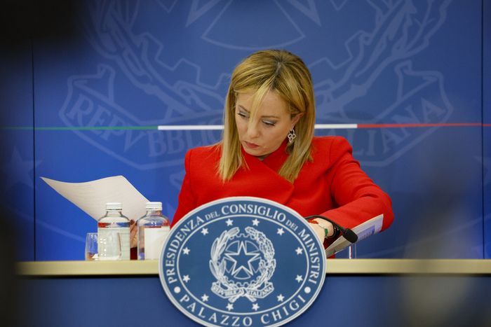 Meloni firma la manovra. «A crescita e giustizia sociale 35 miliardi»