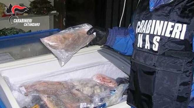 Lamezia, controlli dei Nas in via Trento. Sequestrati 12kg di prodotti alimentari