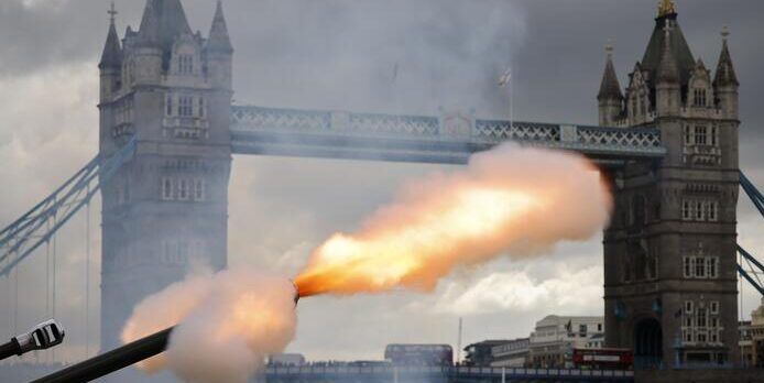 Carlo III proclamato re, per lui urrà e salve di cannone