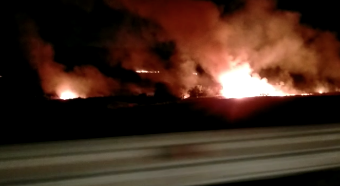 Grosso incendio tra Cutro e Isola Capo Rizzuto – VIDEO