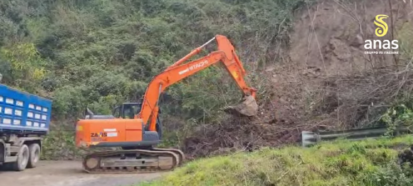 Maltempo nel Vibonese, Anas interviene per rimuovere le frane sulla SS 182 delle Serre – VIDEO