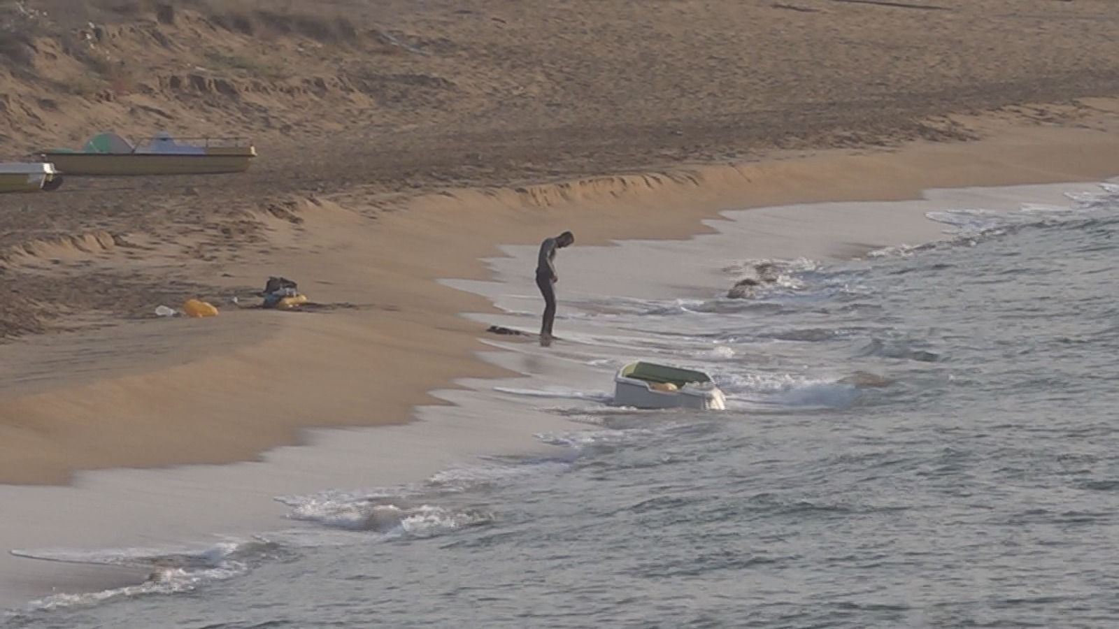 Migranti, in 60 sbarcano a Crotone