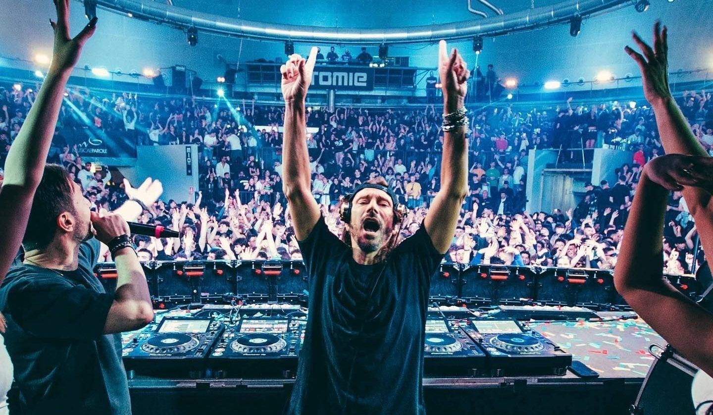 Gioia Tauro pronta ad accogliere il “Re della dance”: domenica al Vulcano arriva Bob Sinclar