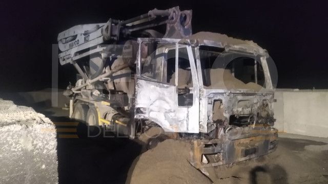 Cassano, fuoco a un impianto che fornisce materiali ai cantieri della nuova 106