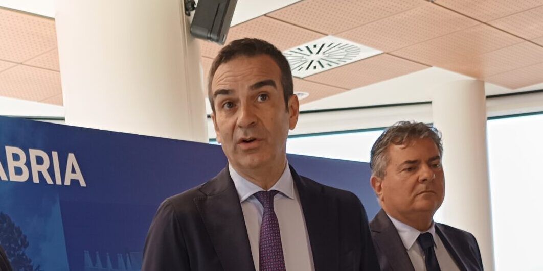 Occhiuto: «Una soluzione transitoria qui a Cutro avrebbe favorito il rapporto con le famiglie delle vittime»