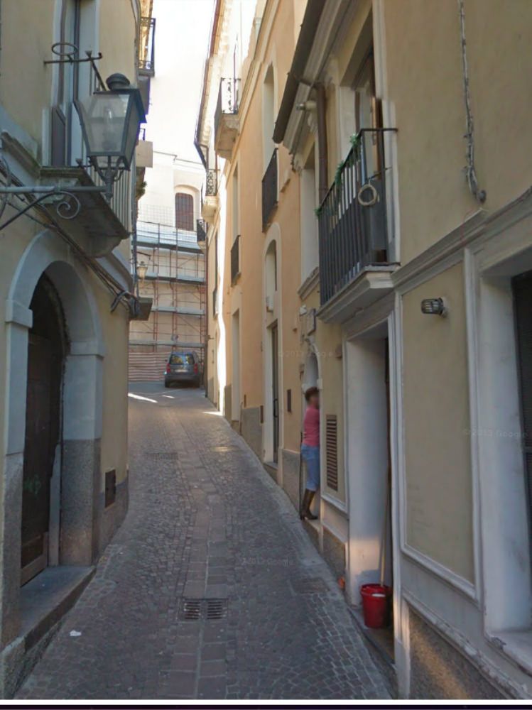 BED & BREAKSEX | «Cibi scaduti dati ai bambini»