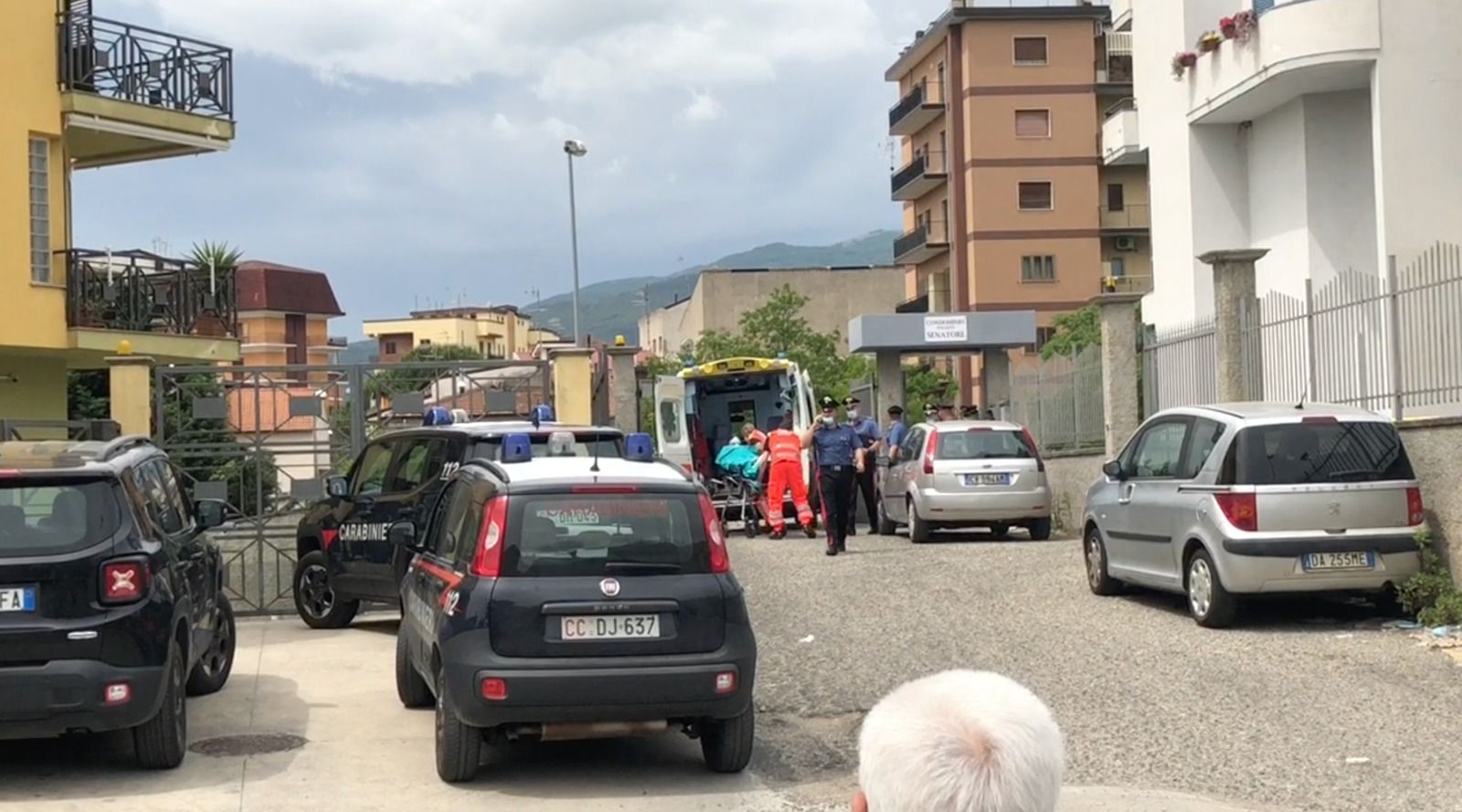 Uccisa a coltellate a Castrovillari, convalidato l’arresto del figlio