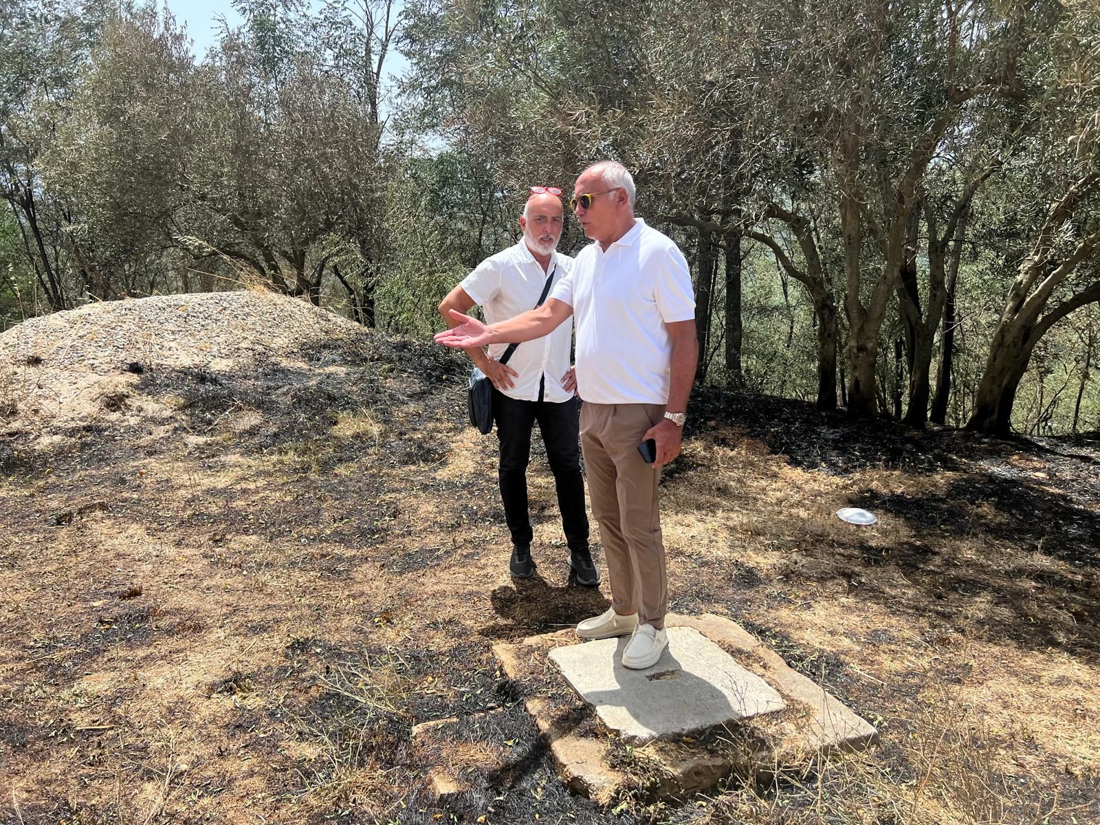 Incendio in contrada Diodato, Franz Caruso tra i residenti: «Era doveroso essere qui»