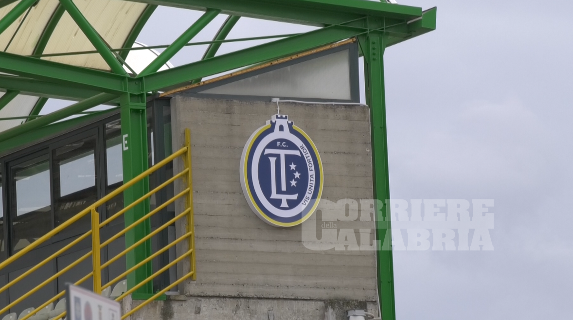 Lamezia, il “D’Ippolito” è la punta dell’iceberg: confusione e silenzi sugli impianti sportivi – VIDEO