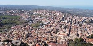 Vibo Valentia, nuova escalation criminale: colpi d’arma da fuoco contro cinque imprese