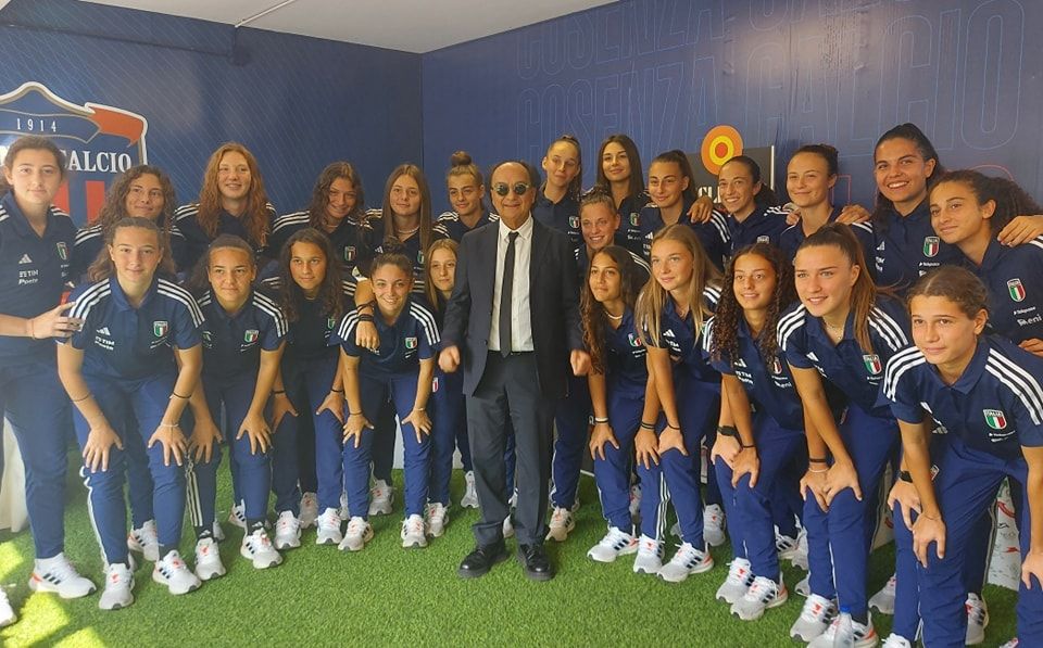 Cosenza accoglie le Azzurre Under 17. Lunedì la sfida con la Slovenia al “San Vito-Marulla”