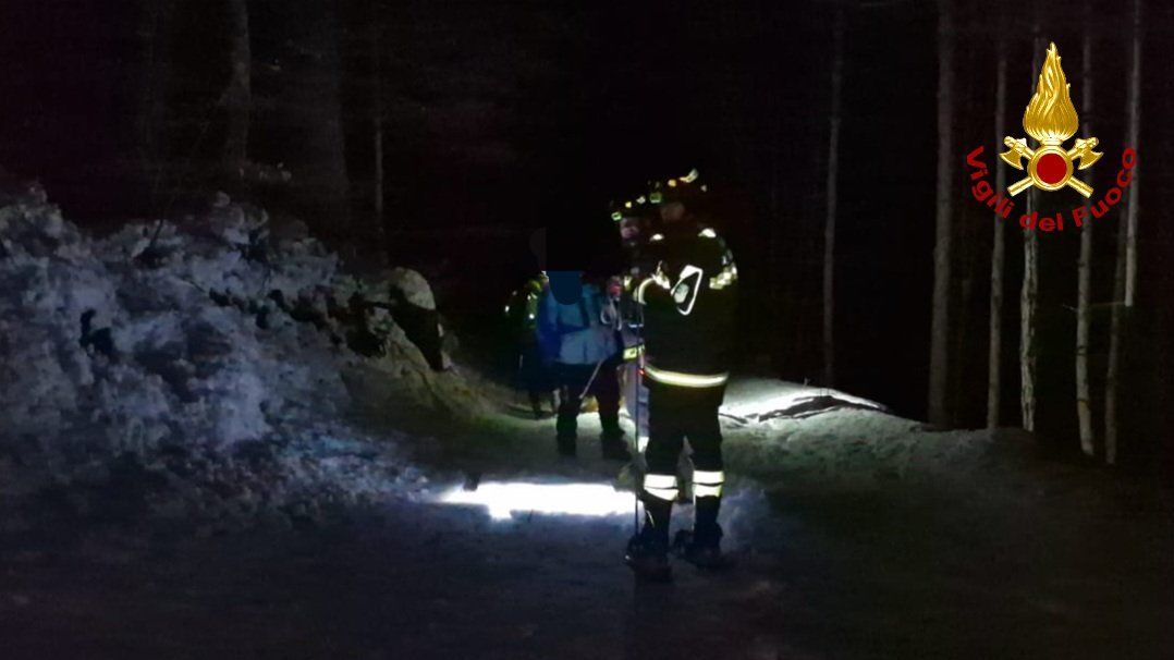 Bloccato dalla neve a San Giovanni in Fiore, salvataggio di un escursionista nella notte – FOTO