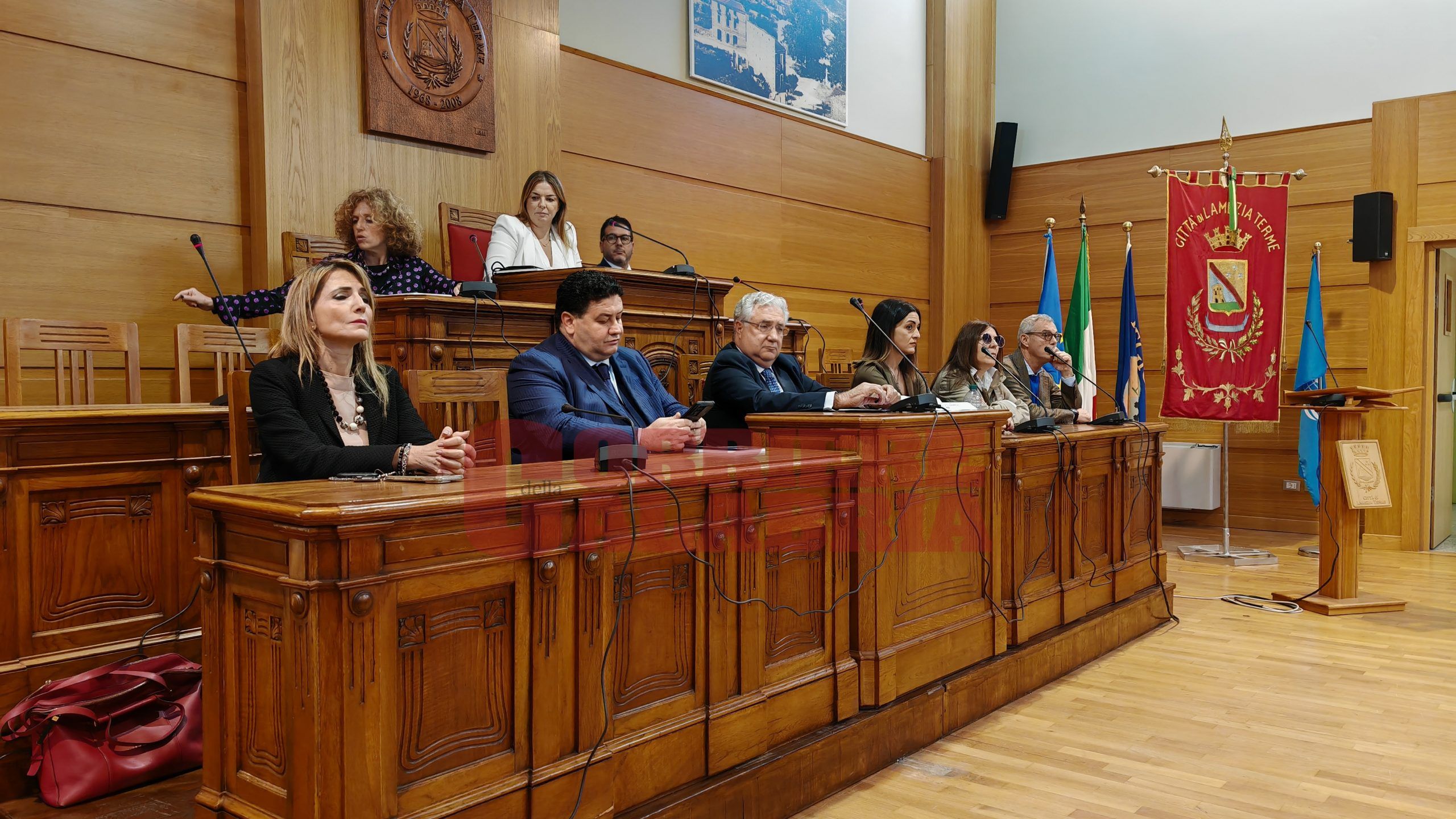 Raffica di intimidazioni a Lamezia, l’idea di un «tavolo permanente» per gestire l’emergenza
