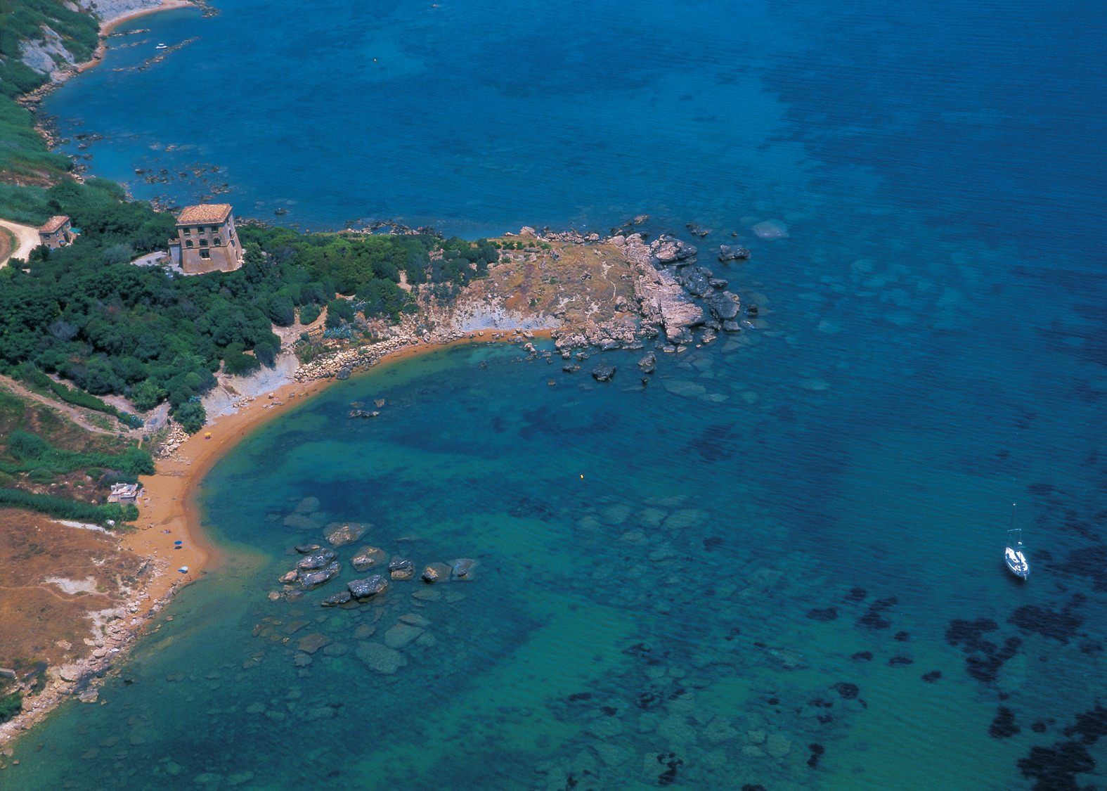 Villaggio turistico fantasma a Capo Colonna, ma per la Soprintendenza esiste