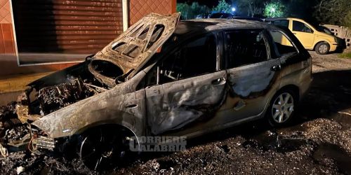 auto incendiata rossano