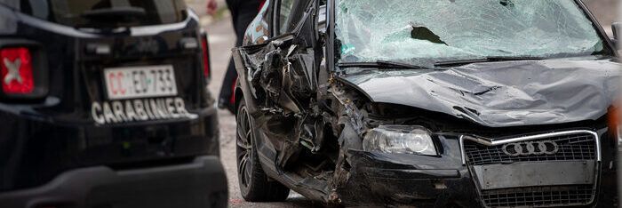 Famiglia travolta da un’auto, ipotesi investimento volontario