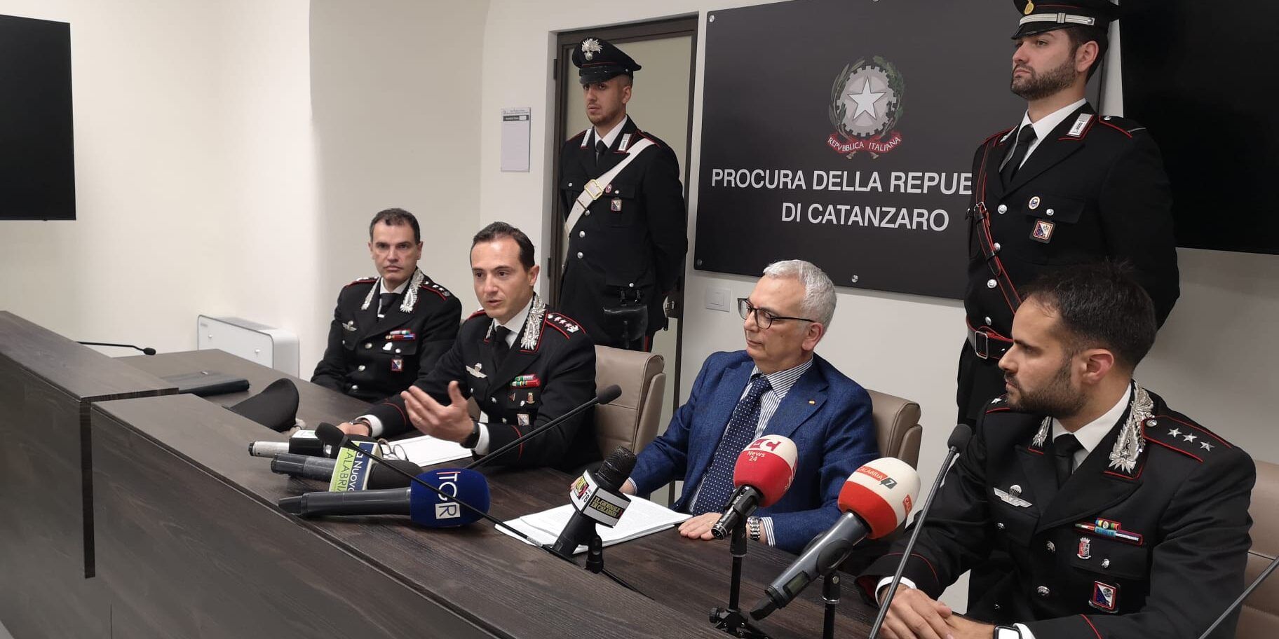 Estorsioni a tappeto nell’«omertà totale», l’aggressione del clan Calabria-Tundis all’economia