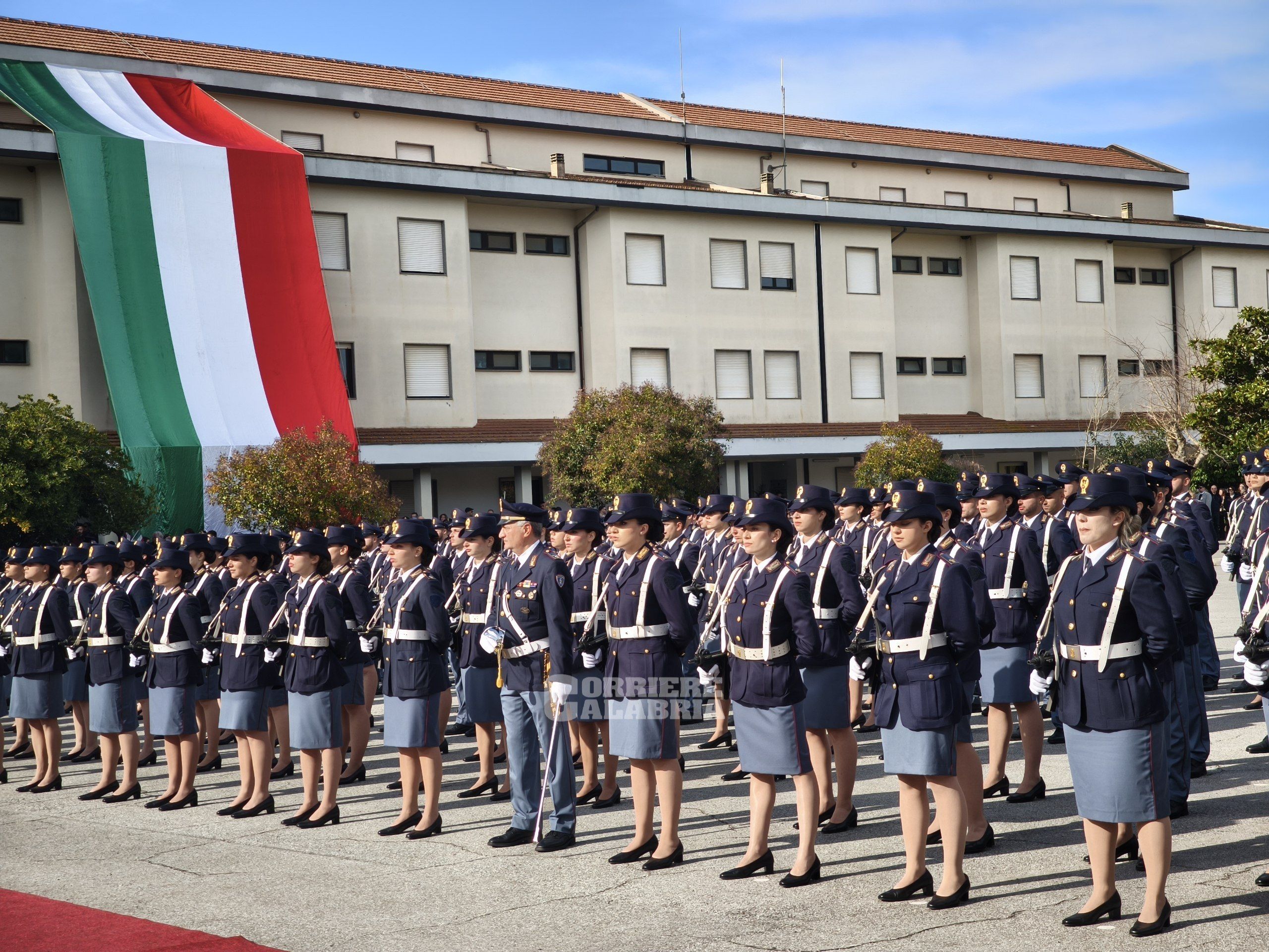 «Servite l’Italia con orgoglio e umanità». A Vibo giurano 233 nuovi agenti di Polizia – FOTO E VIDEO