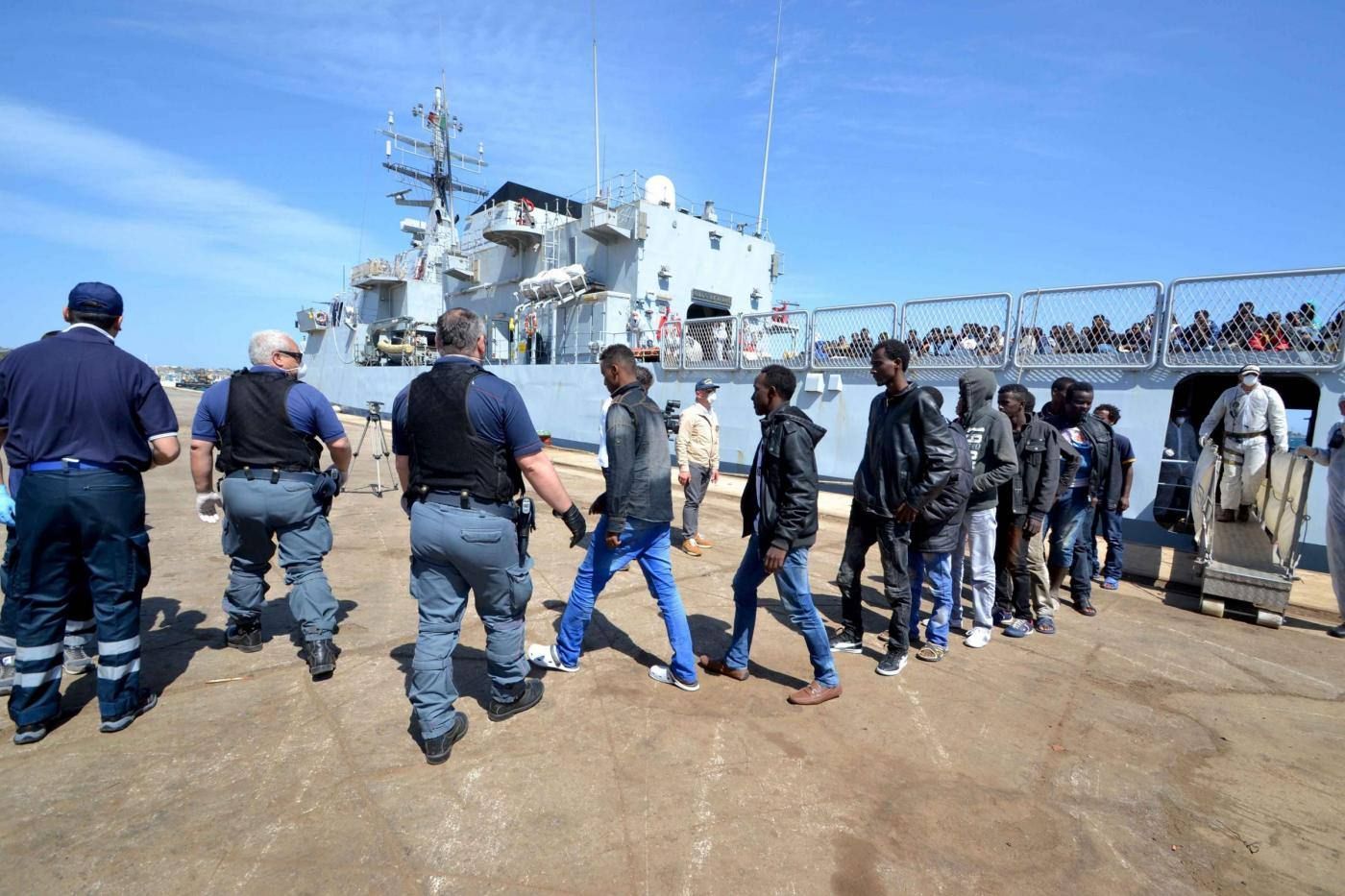 Sbarchi, arrivati 800 migranti a Reggio