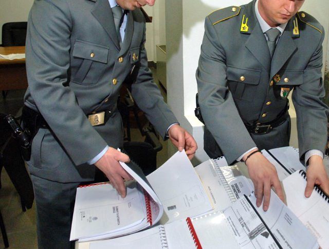 Falsi braccianti, truffa da tre milioni a Cosenza