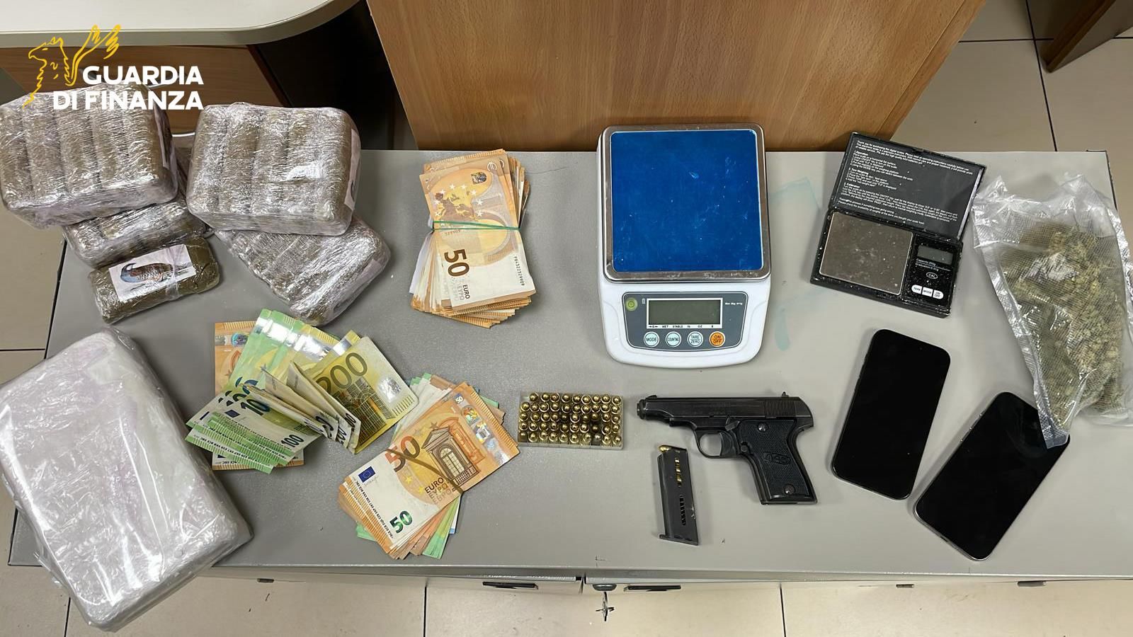 Droga e riciclaggio nel locali in Trentino: 20 arresti