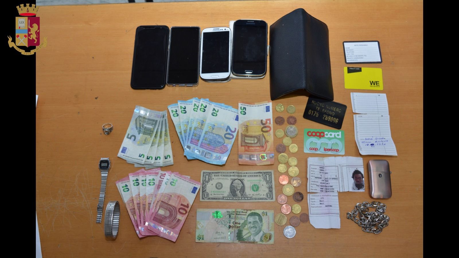 Rapina, scippo e furti in due negozi, 28enne arrestato a Reggio