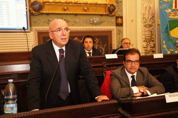 Metroleggera, Oliverio a Occhiuto: nessun investimento su Cosenza