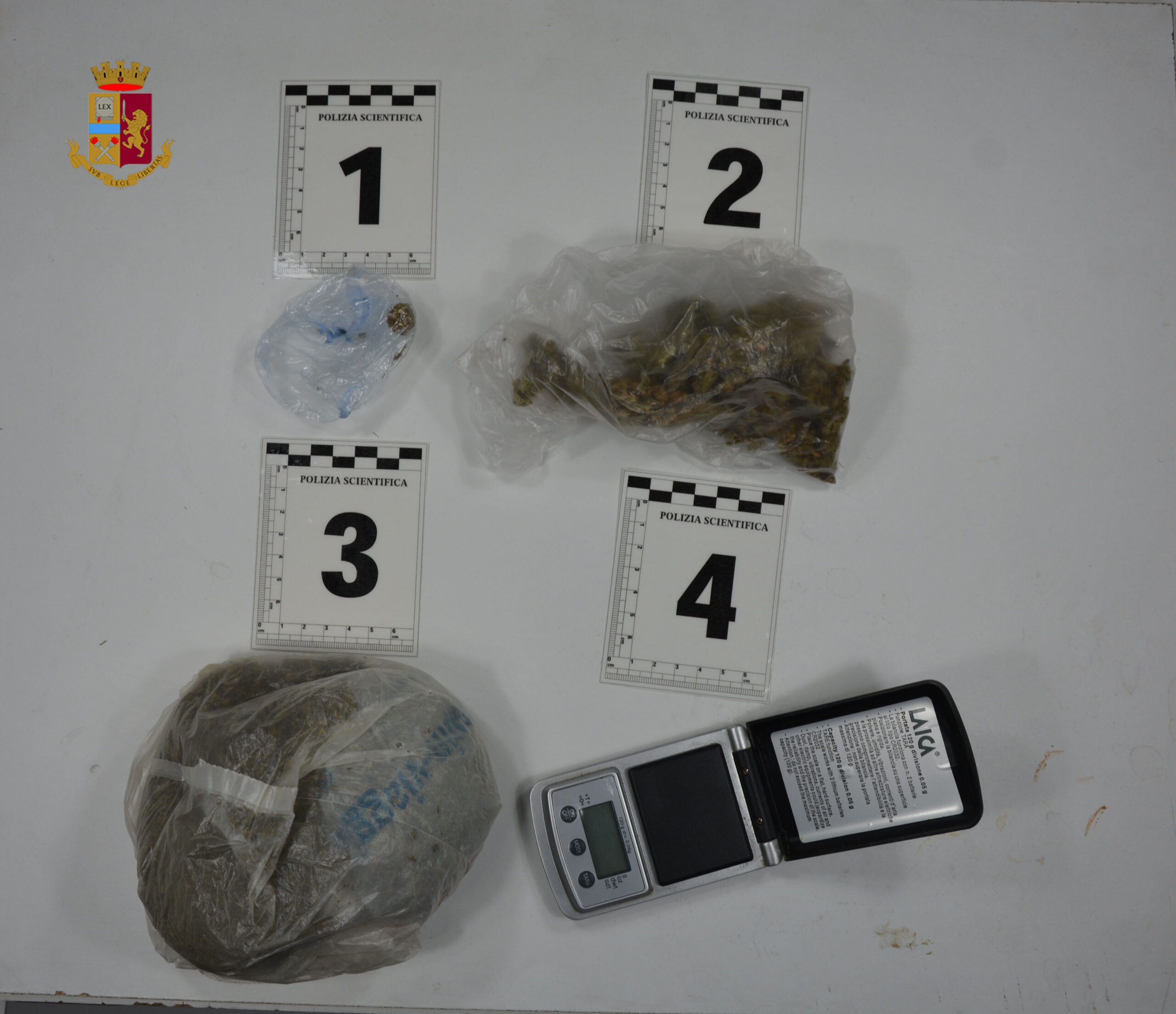 Cosenza, sequestrata droga all’interno di un bar abusivo