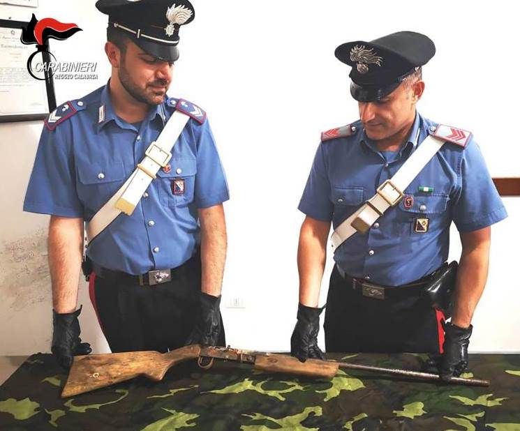 Locride, carabinieri setacciano il territorio: nuovo ritrovamento di armi