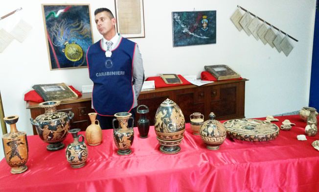 Traffico di reperti archeologici, le accuse vanno in prescrizione