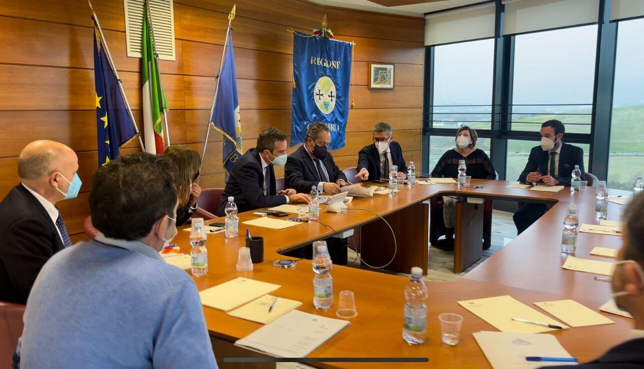 San Ferdinando, Occhiuto: «Regione pronta a finanziare sgombero e bonifica della tendopoli»