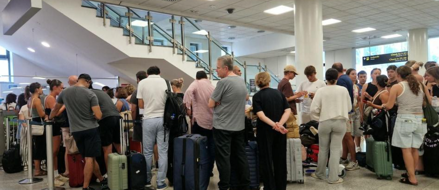 Etna, cala l’allerta e aeroporto di Catania fermo fino alle 14