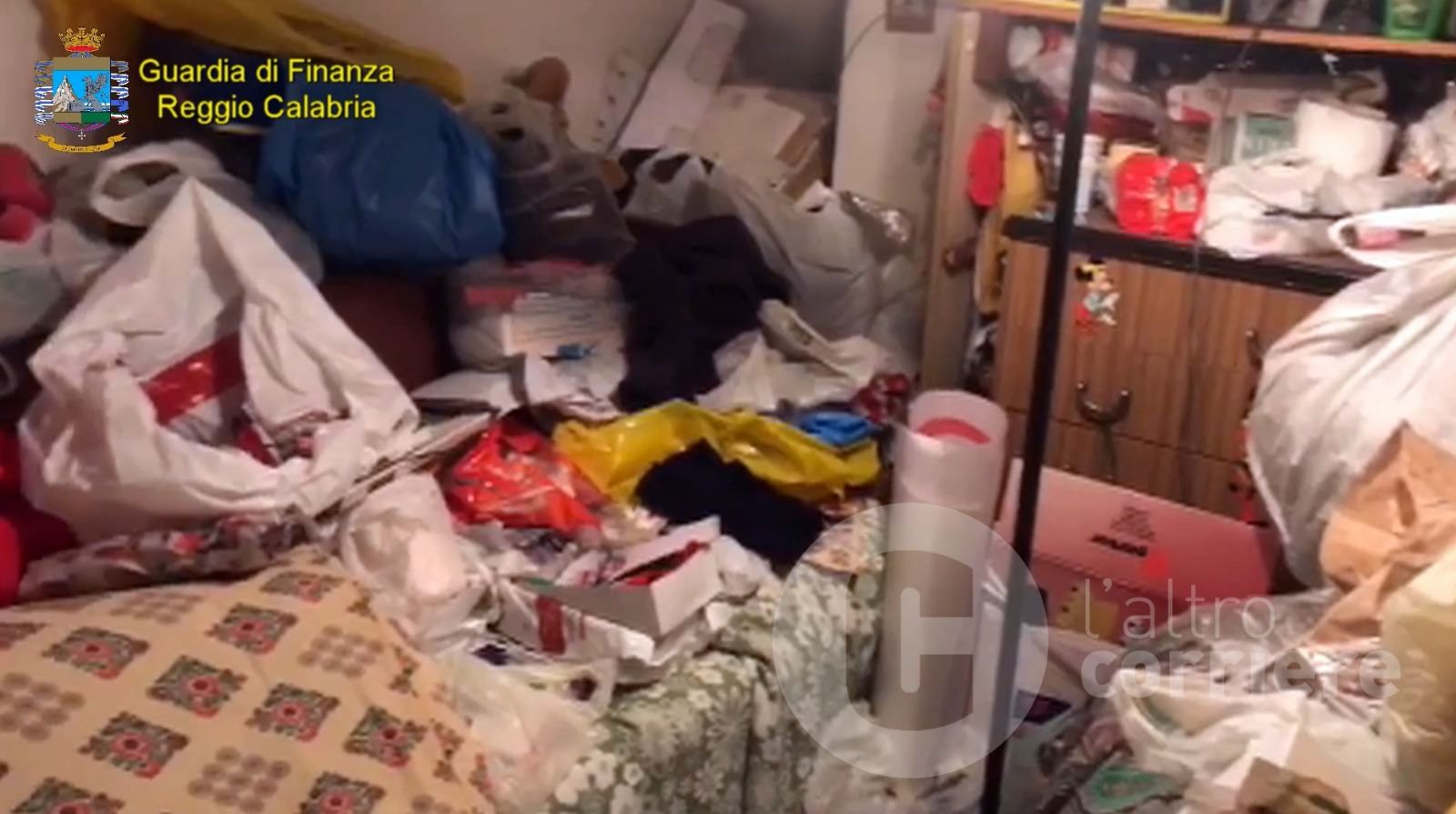 Circuiva persone deboli anche con riti "magici", arrestata insegnante di religione a Reggio