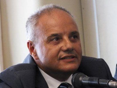 «Lorenzin riporti alla normalità la gestione della sanità»