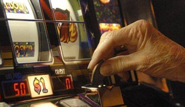 Rossano, perde i soldi alle slot e simula una rapina