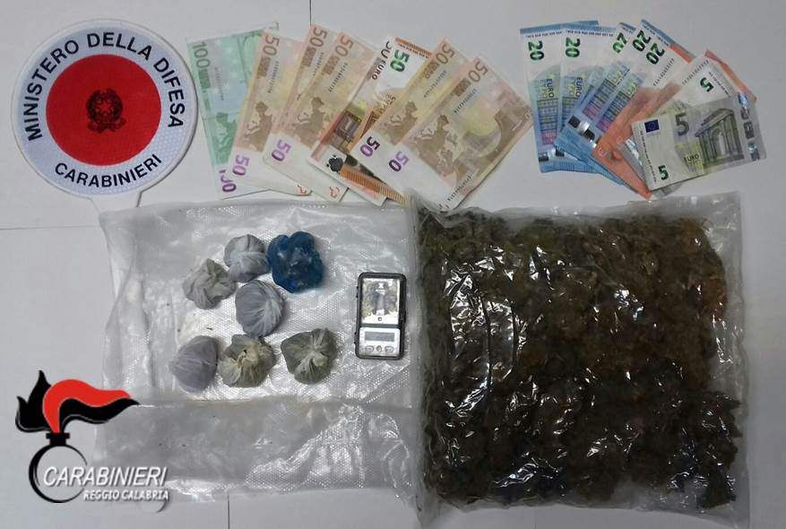 In casa con mezzo chilo di marijuana, 37enne in manette