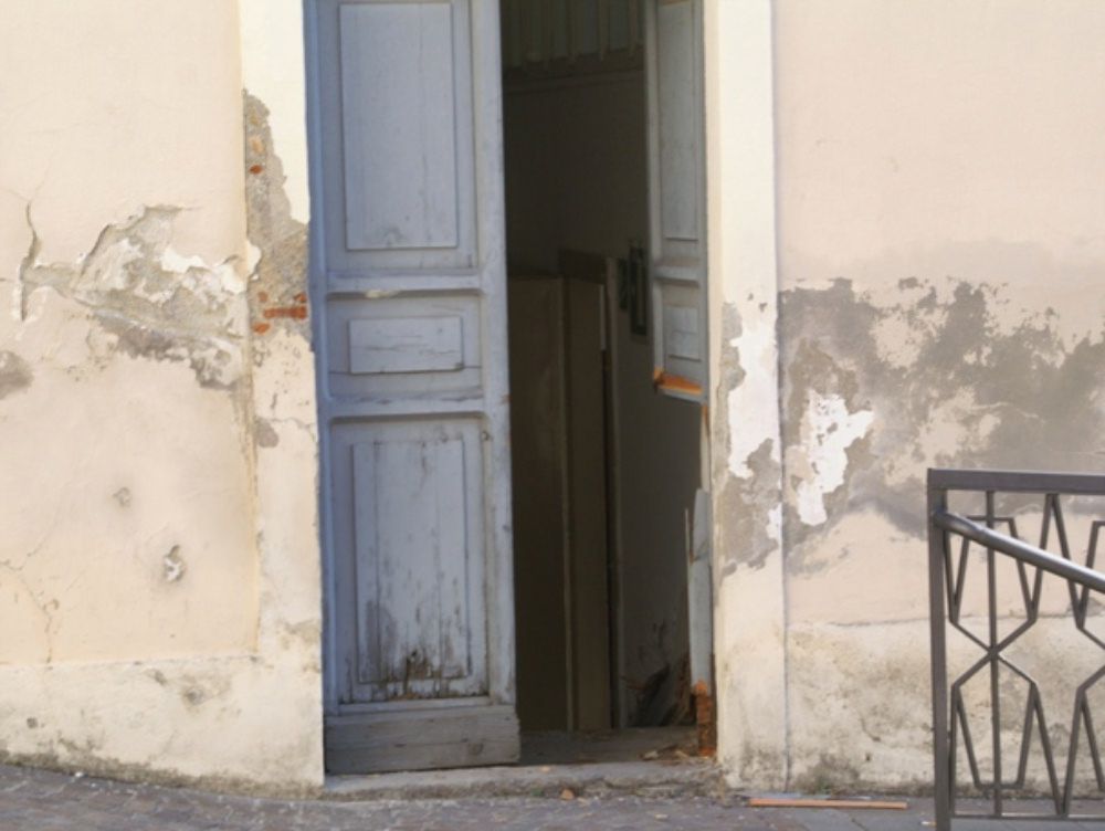 Lamezia Terme, divelta la porta dell`ufficio elettorale