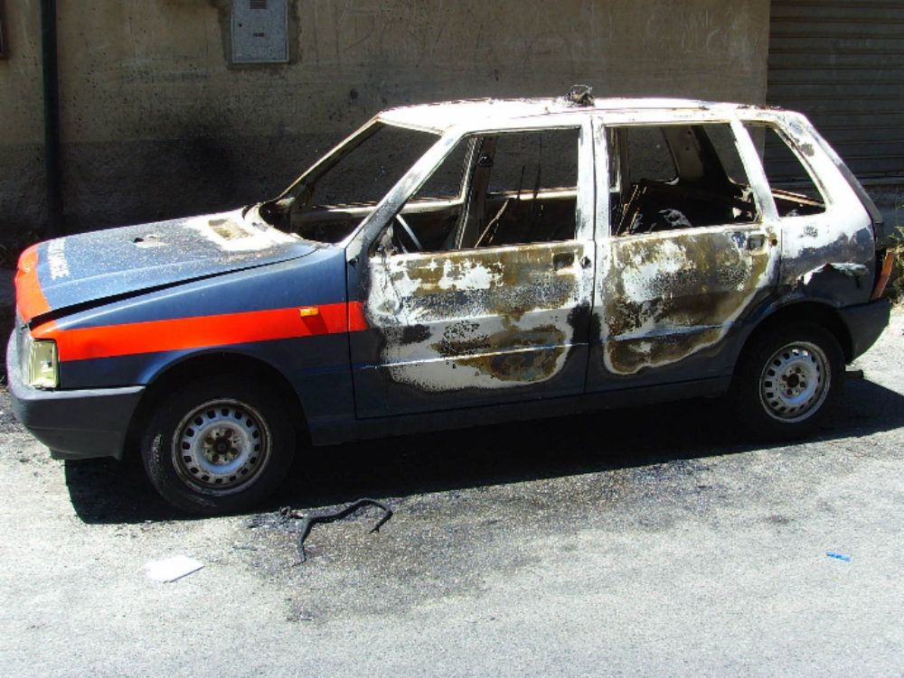 Serra San Bruno, in fiamme auto della Croce rossa